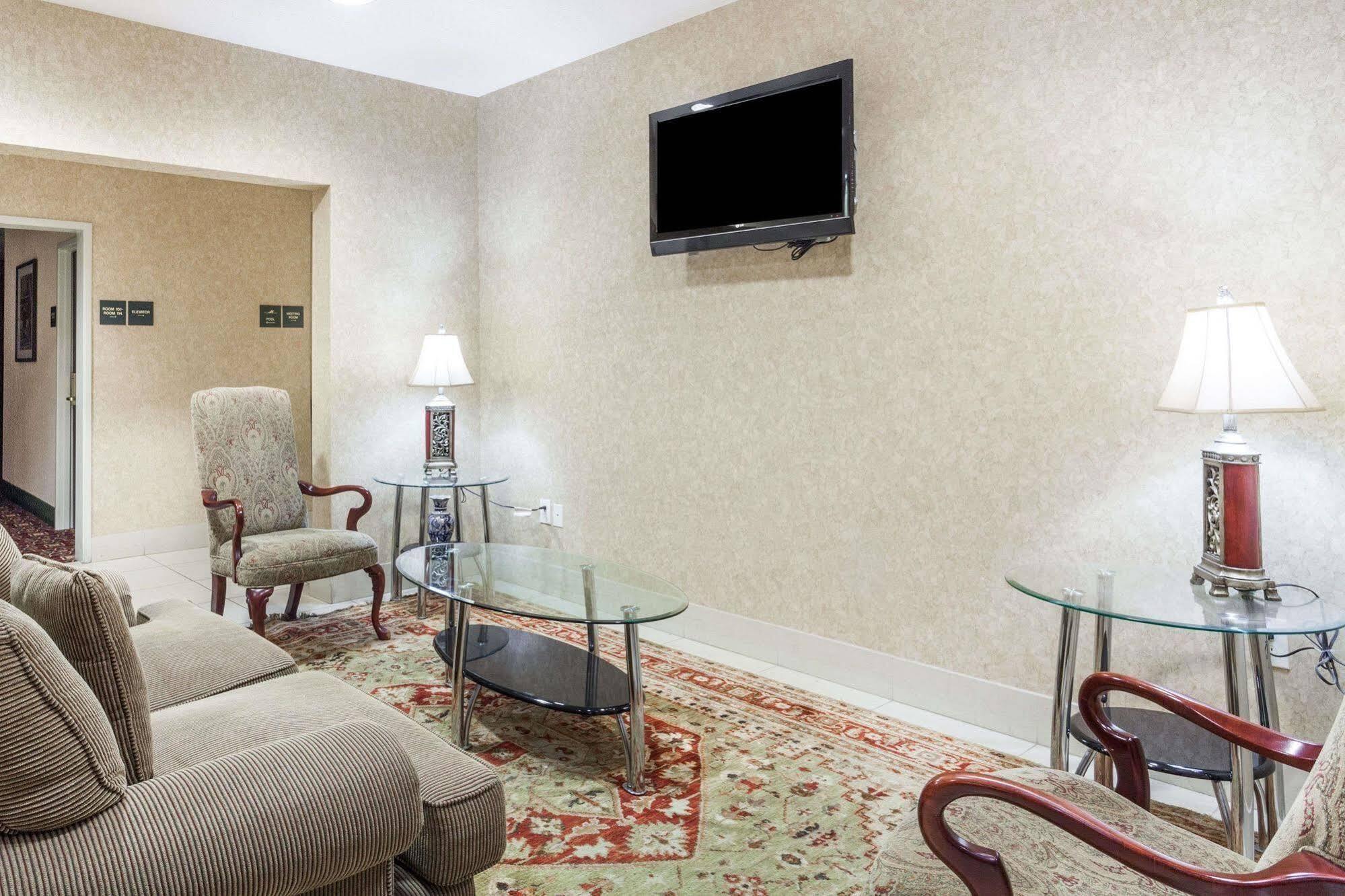 Clarion Pointe Madison-Huntsville Екстериор снимка